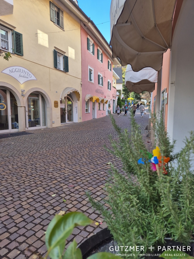 Locale Commerciale in AFFITTO nel Cuore del Centro Storico di Appiano APPIANO sulla strada del vino BZ