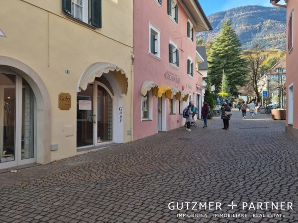 Locale Commerciale in AFFITTO nel Cuore del Centro Storico di Appiano APPIANO sulla strada del vino BZ