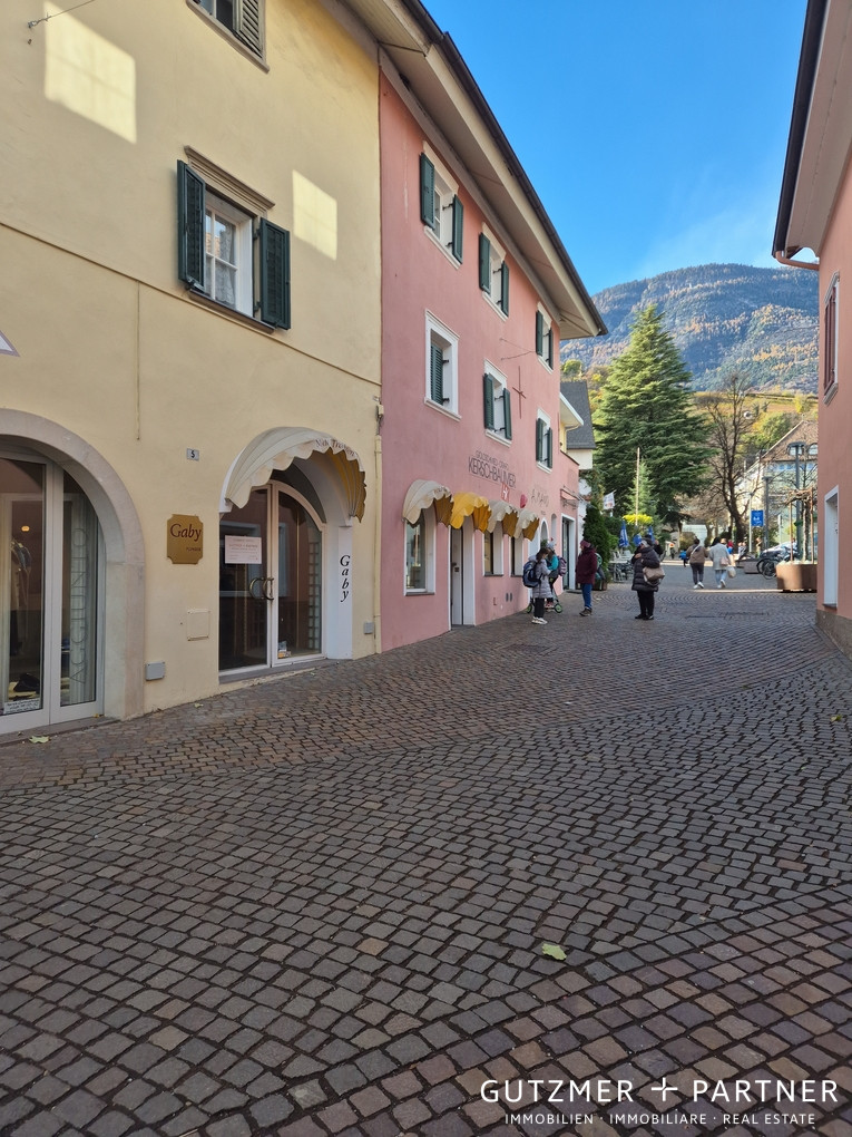Locale Commerciale in AFFITTO nel Cuore del Centro Storico di Appiano APPIANO sulla strada del vino BZ