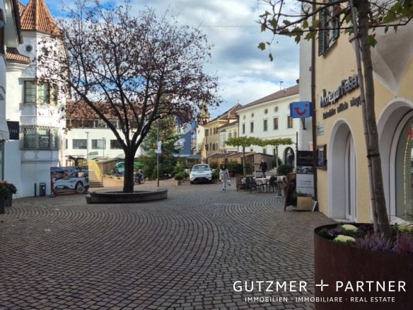 Locale Commerciale in AFFITTO nel Cuore del Centro Storico di Appiano APPIANO sulla strada del vino BZ