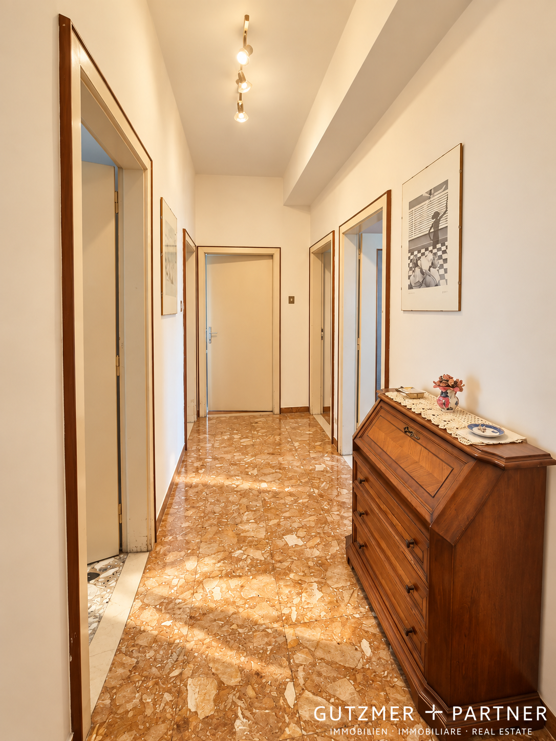 3 VIA CAPRI · BOLZANO GRIES 141 M² DA PERSONALIZZARE · GRANDI POTENZIALITÀ IN UNA POSIZIONE D’ECCELLENZA