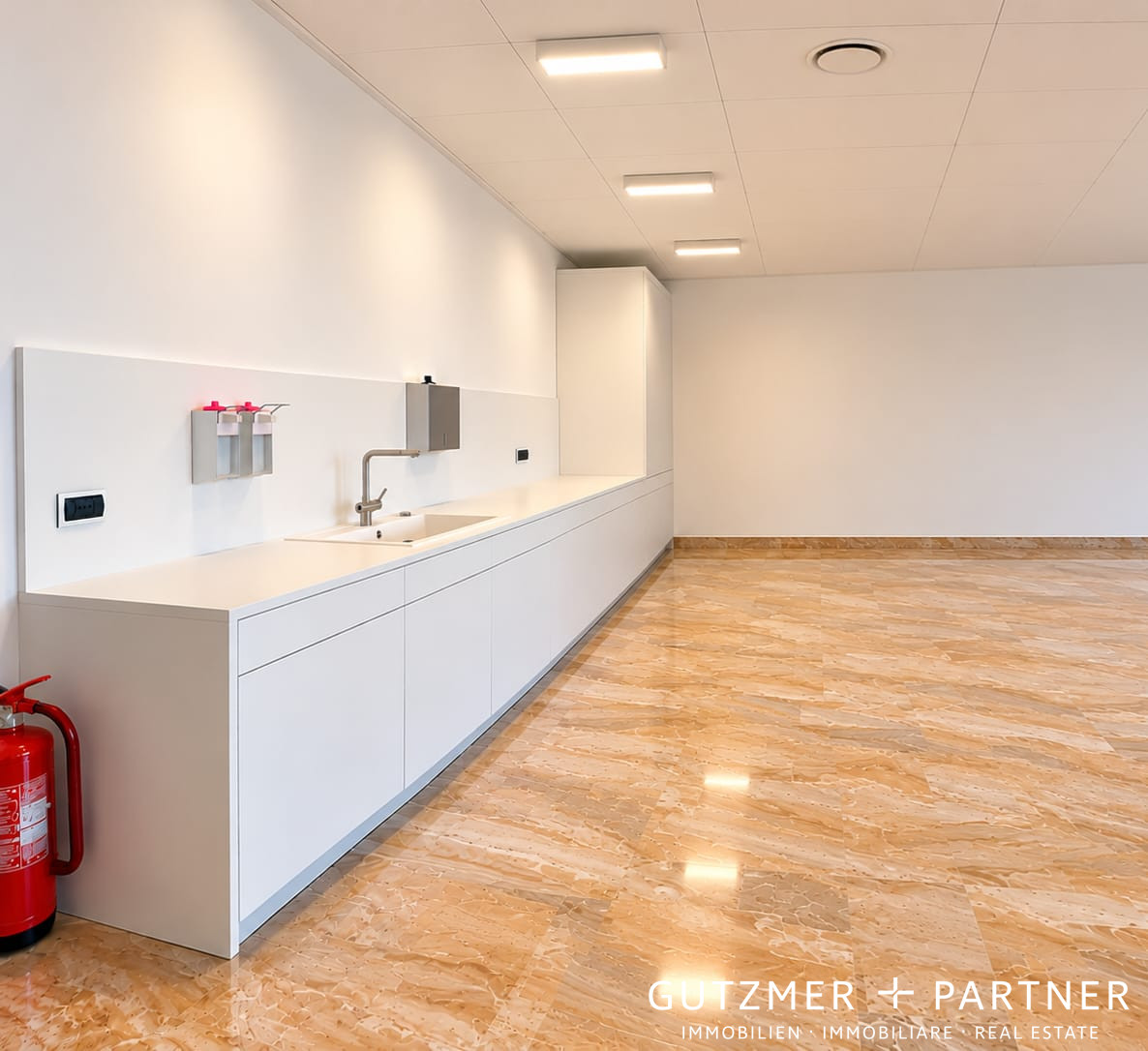 Bolzano . Via Orazio (fronte Tribunale) UFFICIO / STUDIO / AMBULATORIO MEDICO