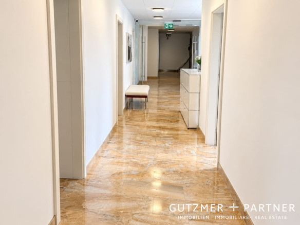 Bolzano . Via Orazio (fronte Tribunale) UFFICIO / STUDIO / AMBULATORIO MEDICO